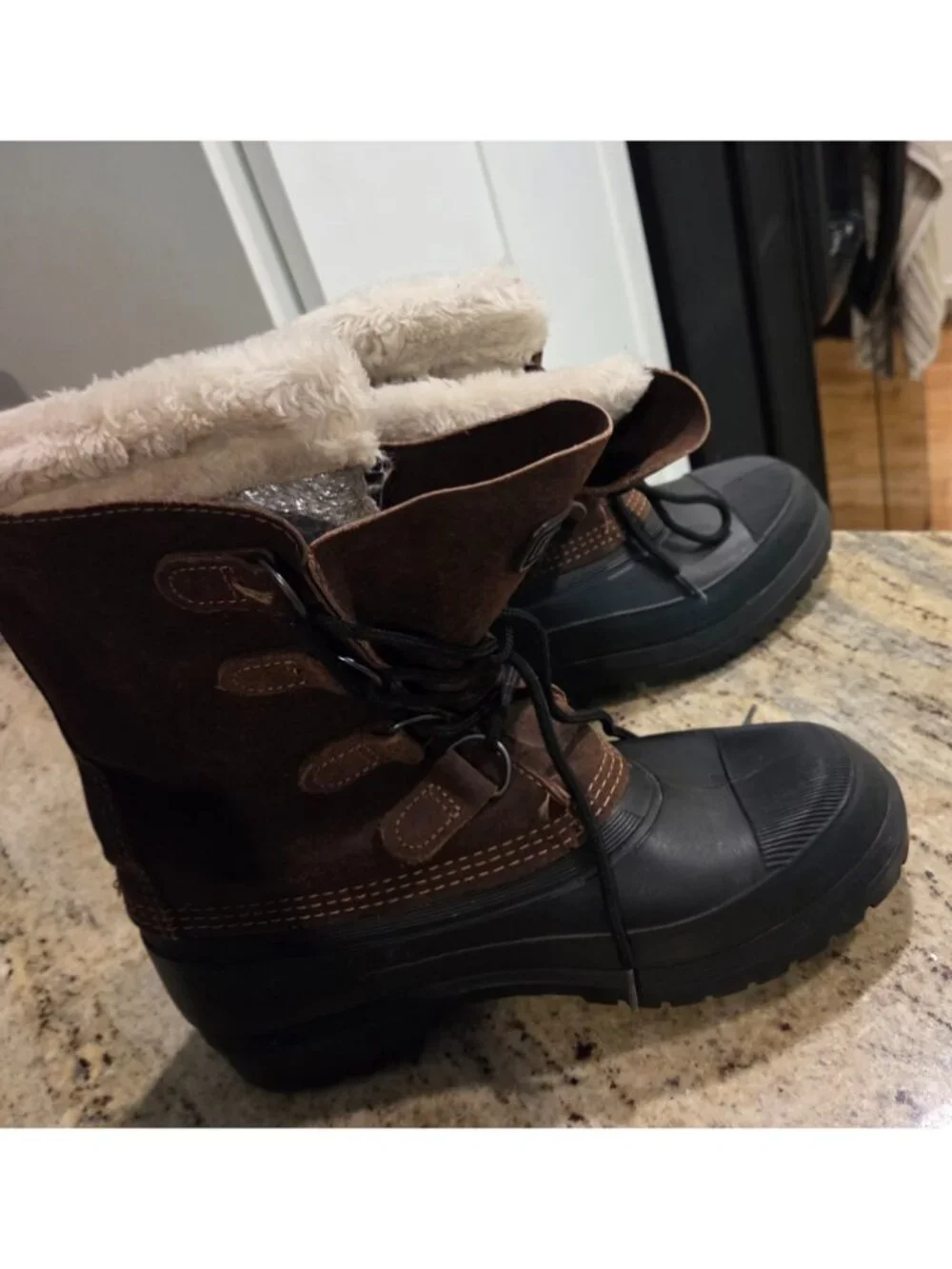 LL BEAN Womens Size 9 Brown Suede/Rubber Waterproof Insulated Duck Boots Canada